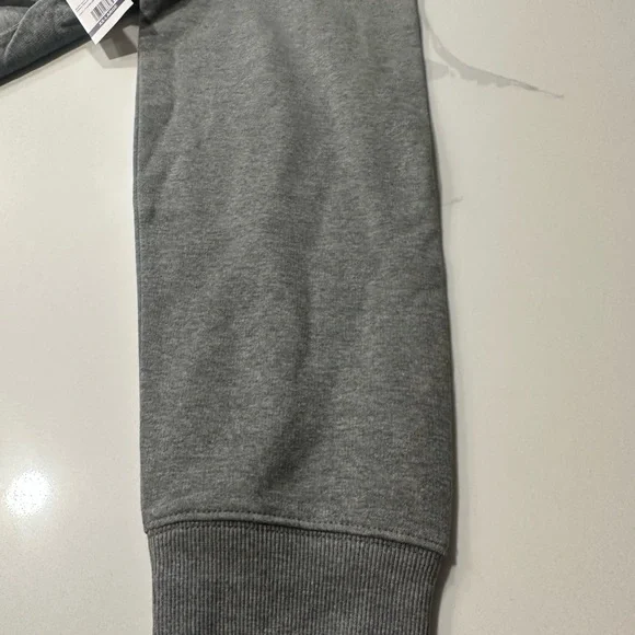 Tampa Bay Buccaneers Men’s Crewneck (2XL) Retails For $75 - Picture 9 of 10